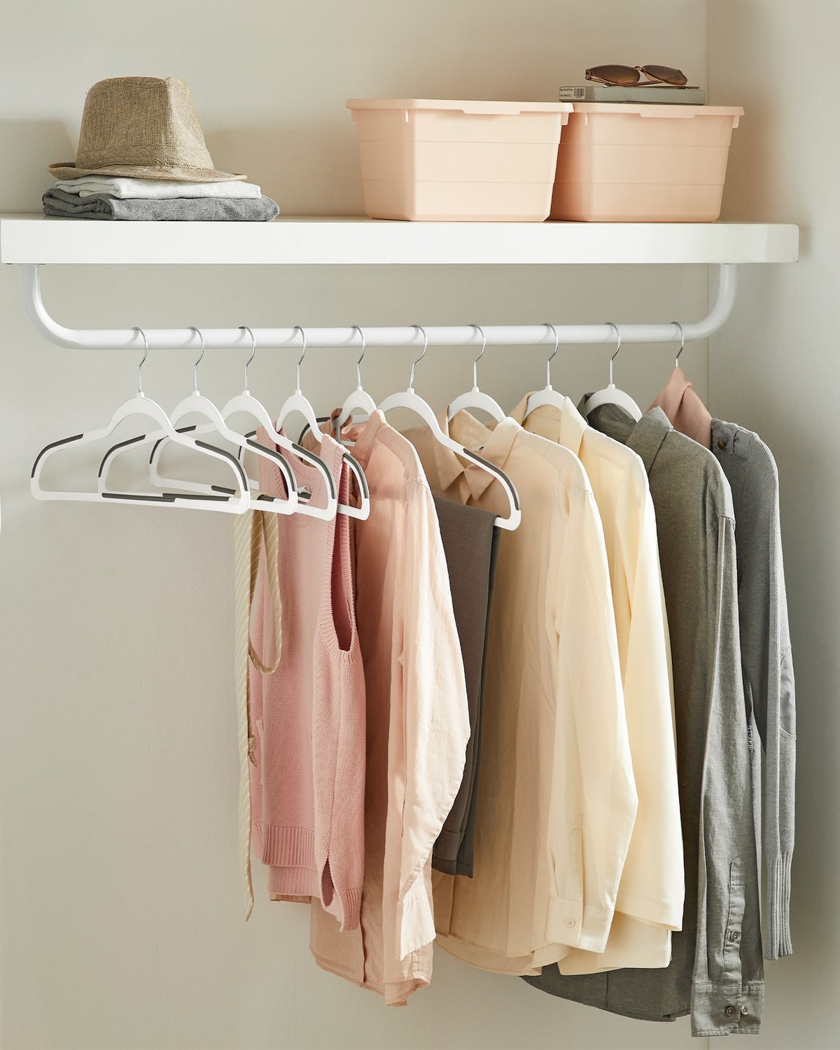 Clothes Hangers - Pack of 30 Plastic Coat Hangers - Space-Saving