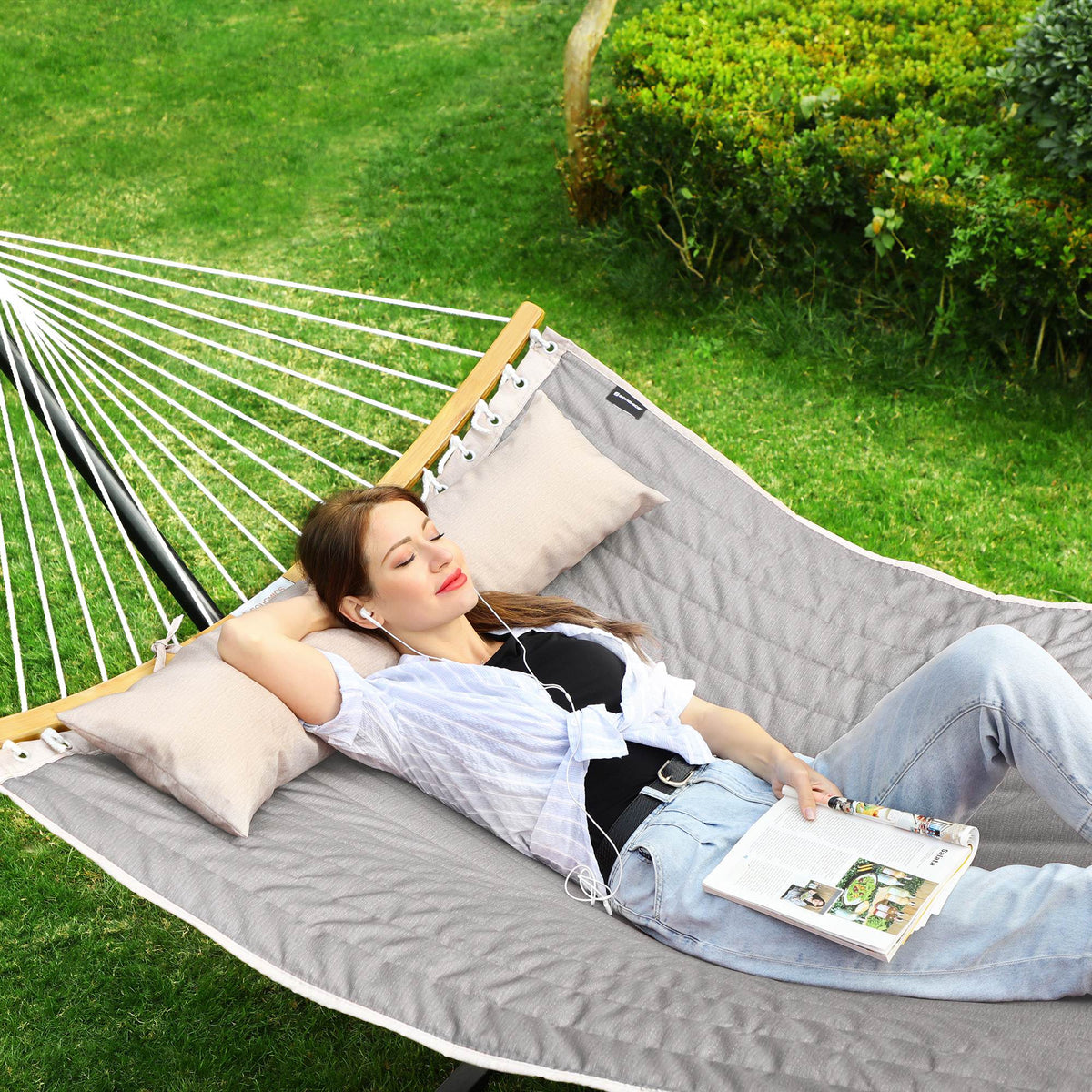 Quilted Hammock with Curved Bamboo Spreaders - Pillow