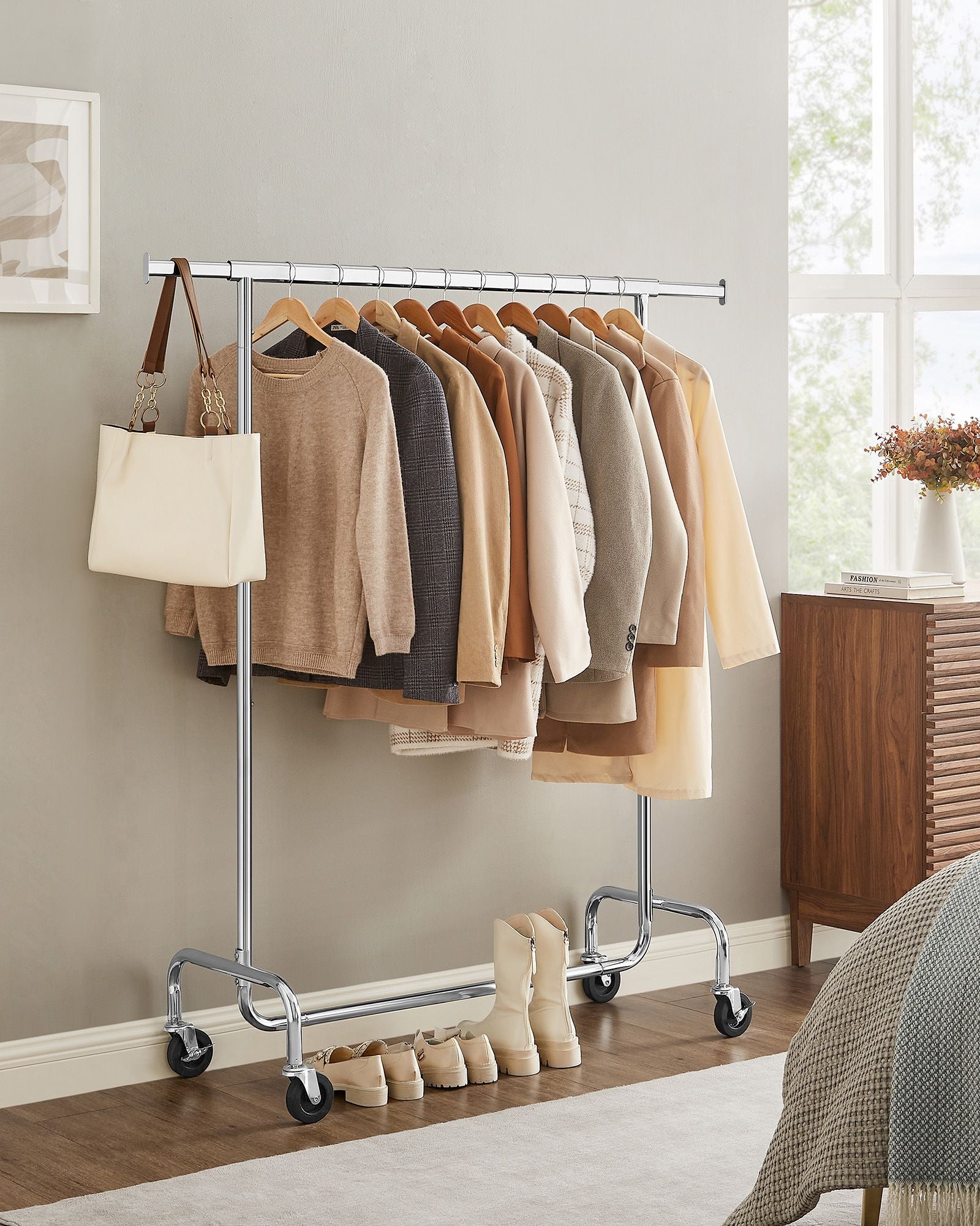 Heavy-duty clothes rack with extendable rod – rolling garment rack with lockable wheels – max load 286.6 lb