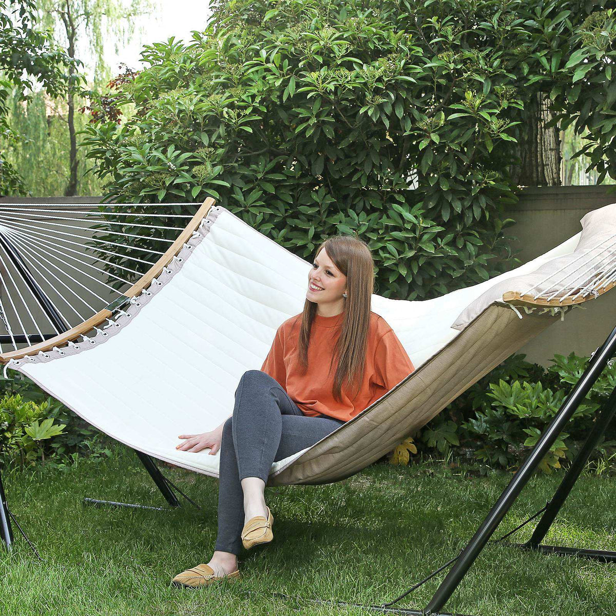 Quilted Hammock with Curved Bamboo Spreaders - Pillow